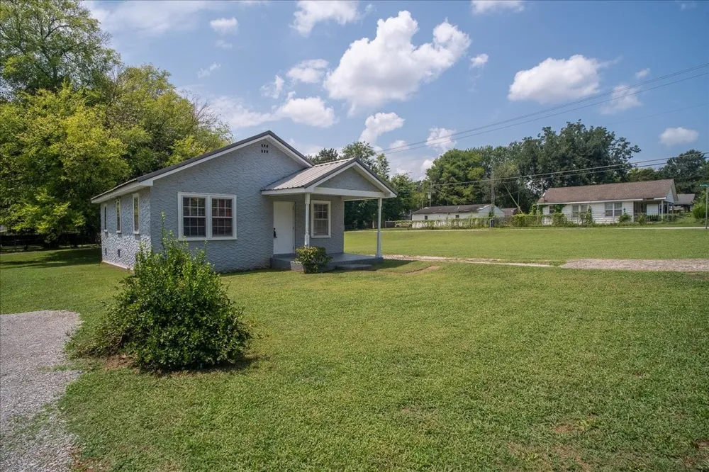 204 S Spurr St Florence, AL 35630