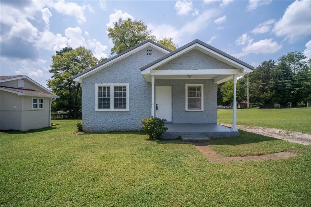 204 S Spurr St Florence, AL 35630
