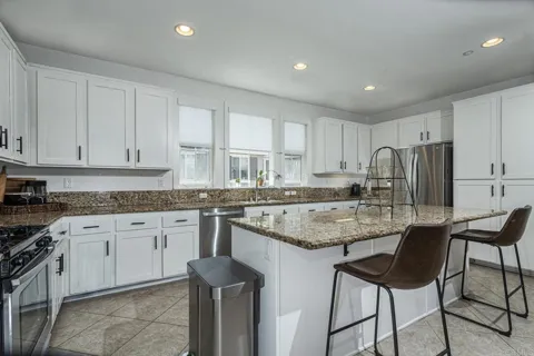 1646 Hickory Nut Place