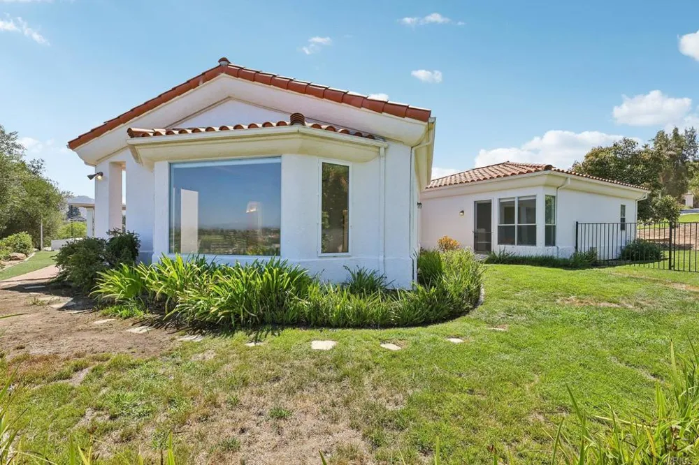 17572 Via Loma Drive Poway, CA 92064