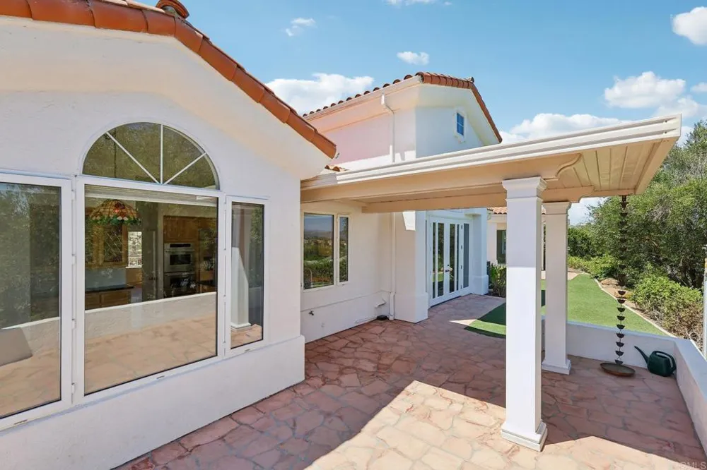 17572 Via Loma Drive Poway, CA 92064