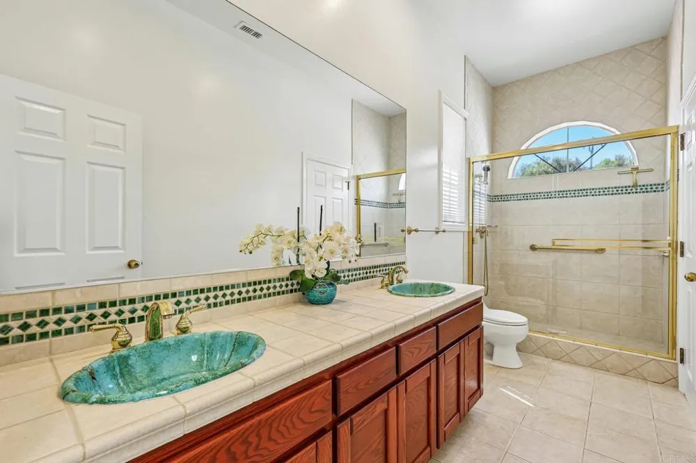 17572 Via Loma Drive Poway, CA 92064