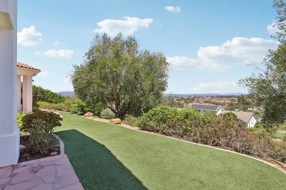 17572 Via Loma Drive Poway, CA 92064