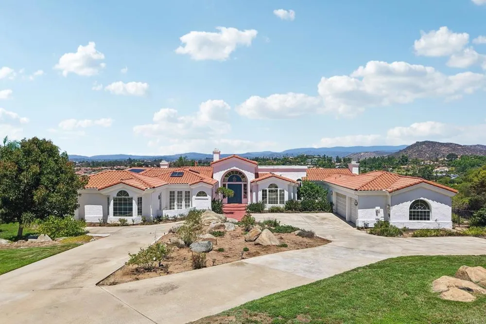 17572 Via Loma Drive Poway, CA 92064