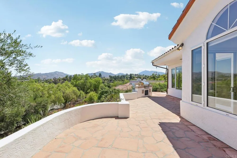 17572 Via Loma Drive Poway, CA 92064