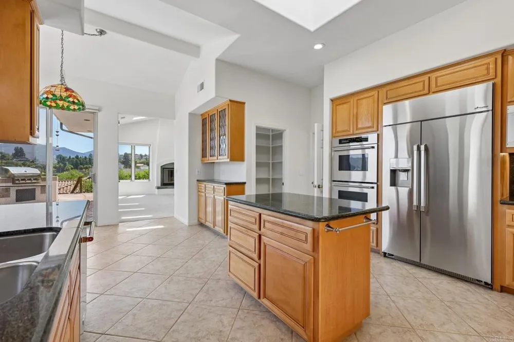17572 Via Loma Drive Poway, CA 92064