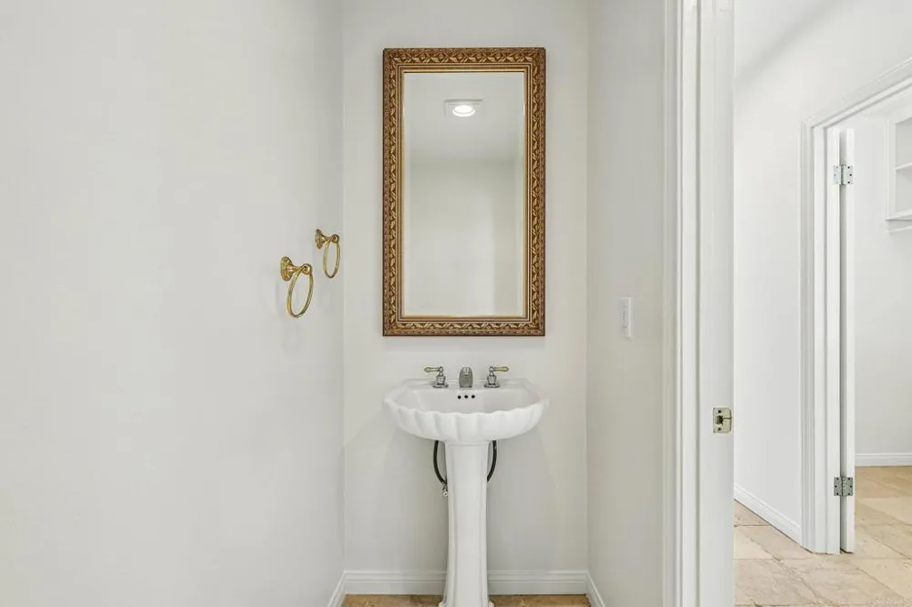 17572 Via Loma Drive Poway, CA 92064
