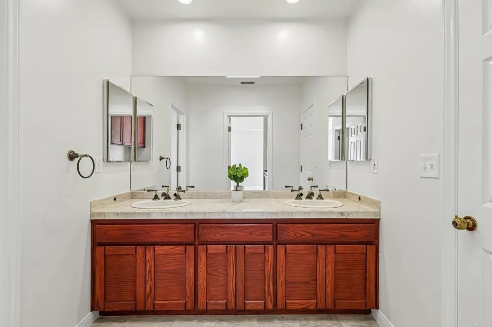 17572 Via Loma Drive Poway, CA 92064