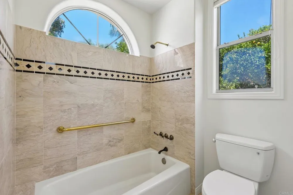 17572 Via Loma Drive Poway, CA 92064