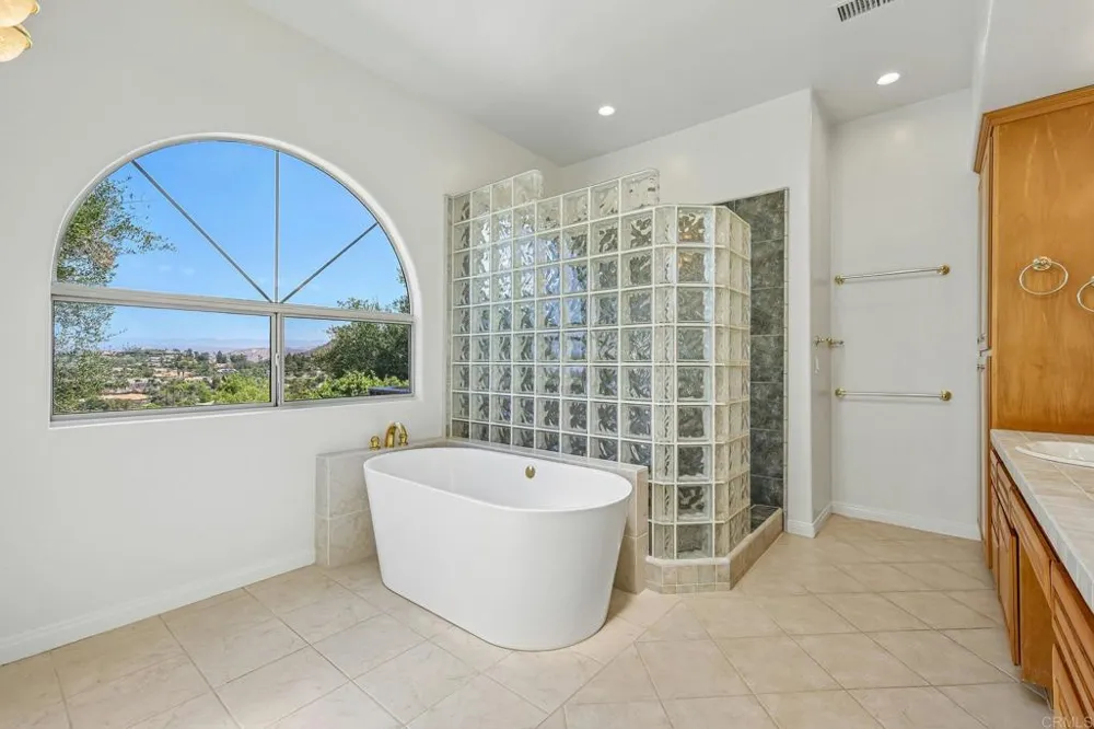17572 Via Loma Drive Poway, CA 92064