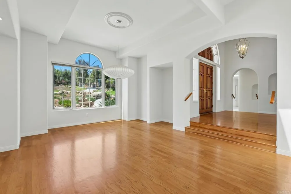 17572 Via Loma Drive Poway, CA 92064