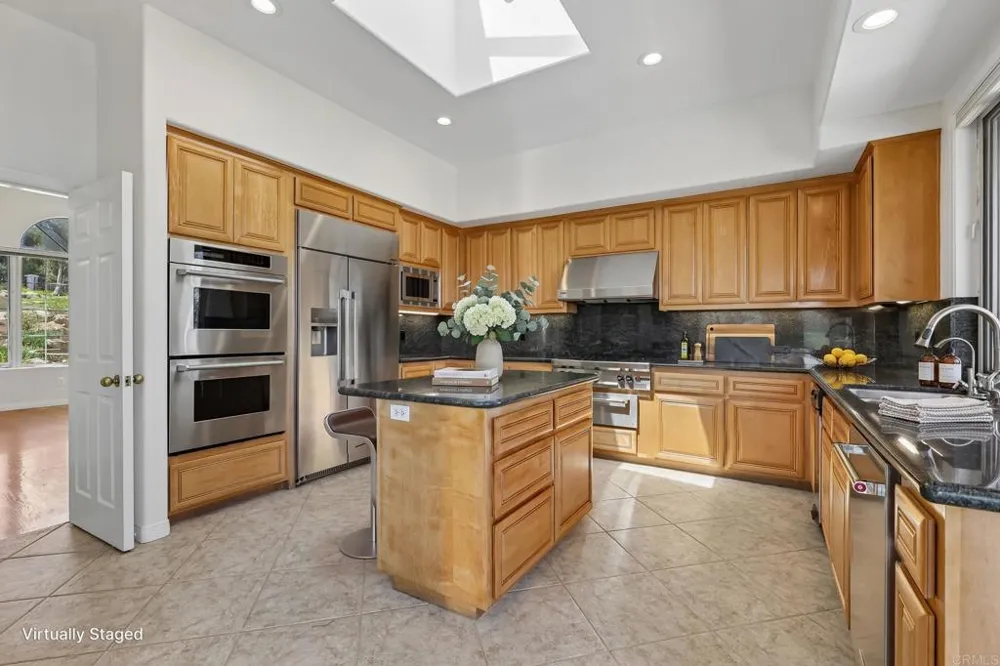 17572 Via Loma Drive Poway, CA 92064