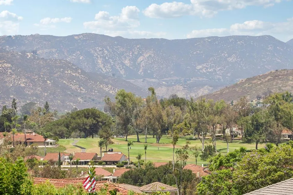 17572 Via Loma Drive Poway, CA 92064