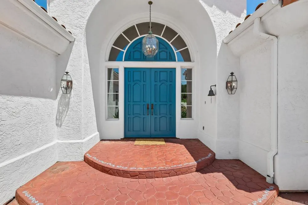 17572 Via Loma Drive Poway, CA 92064