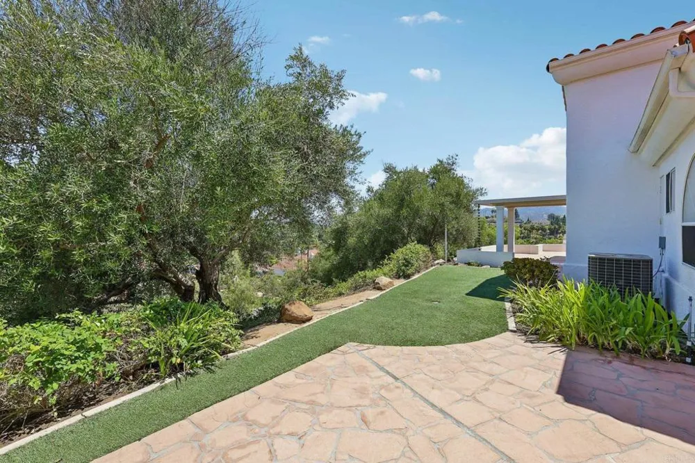 17572 Via Loma Drive Poway, CA 92064
