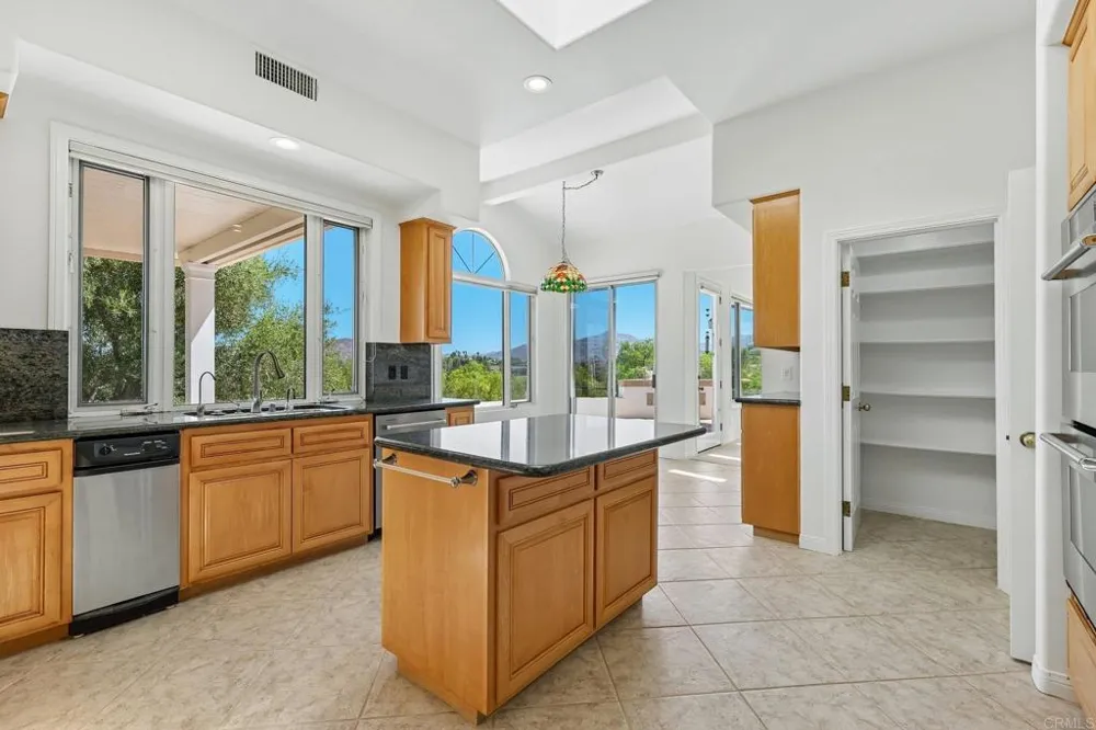 17572 Via Loma Drive Poway, CA 92064