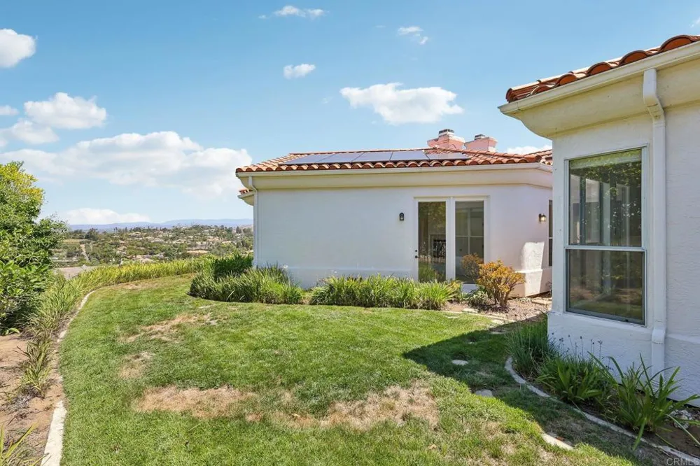 17572 Via Loma Drive Poway, CA 92064