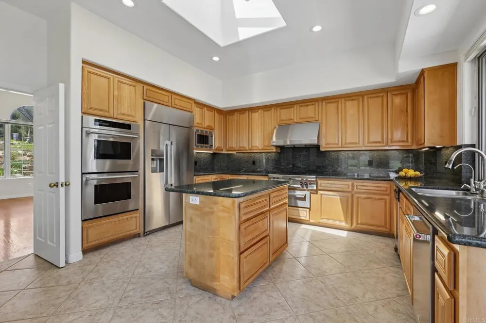 17572 Via Loma Drive Poway, CA 92064