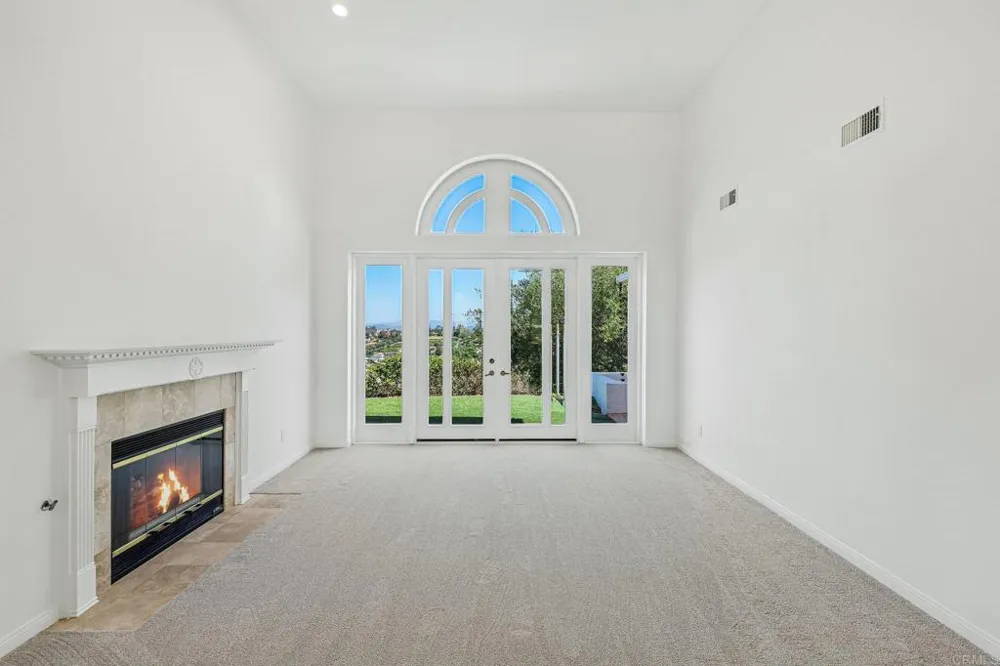 17572 Via Loma Drive Poway, CA 92064