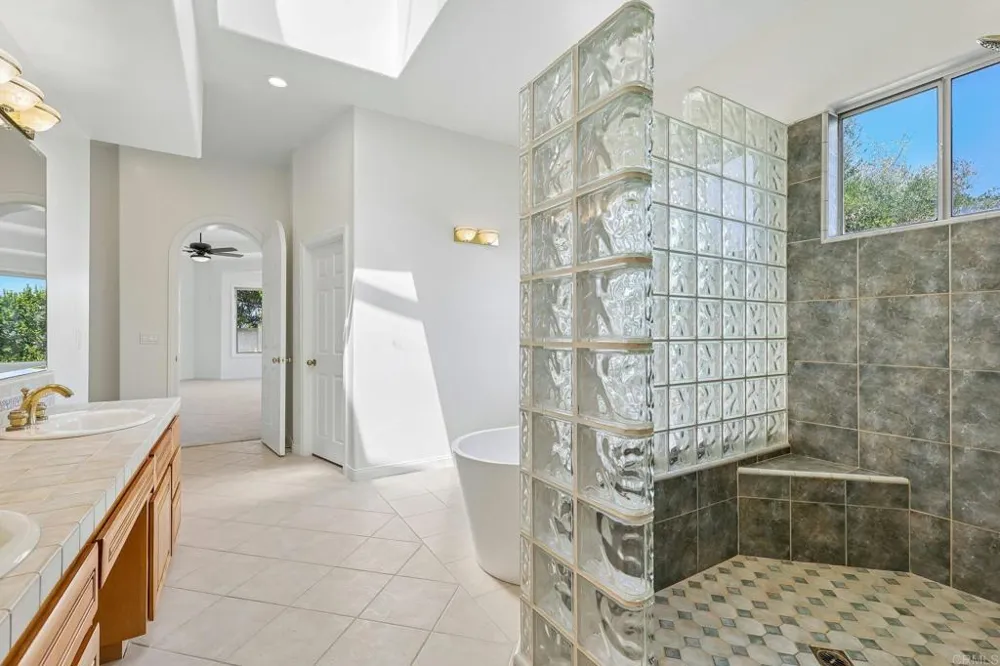 17572 Via Loma Drive Poway, CA 92064