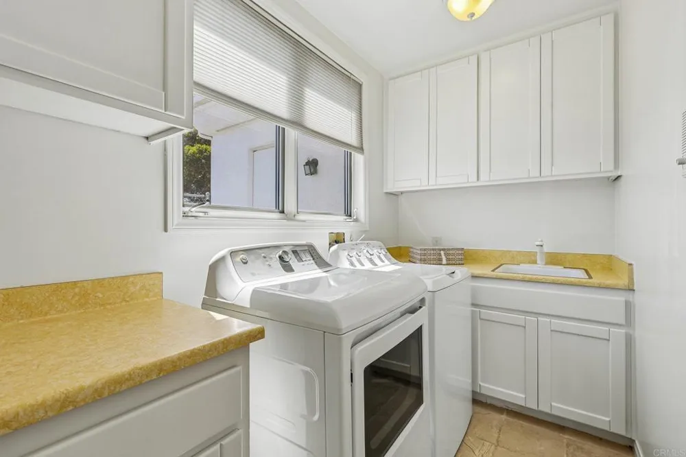17572 Via Loma Drive Poway, CA 92064