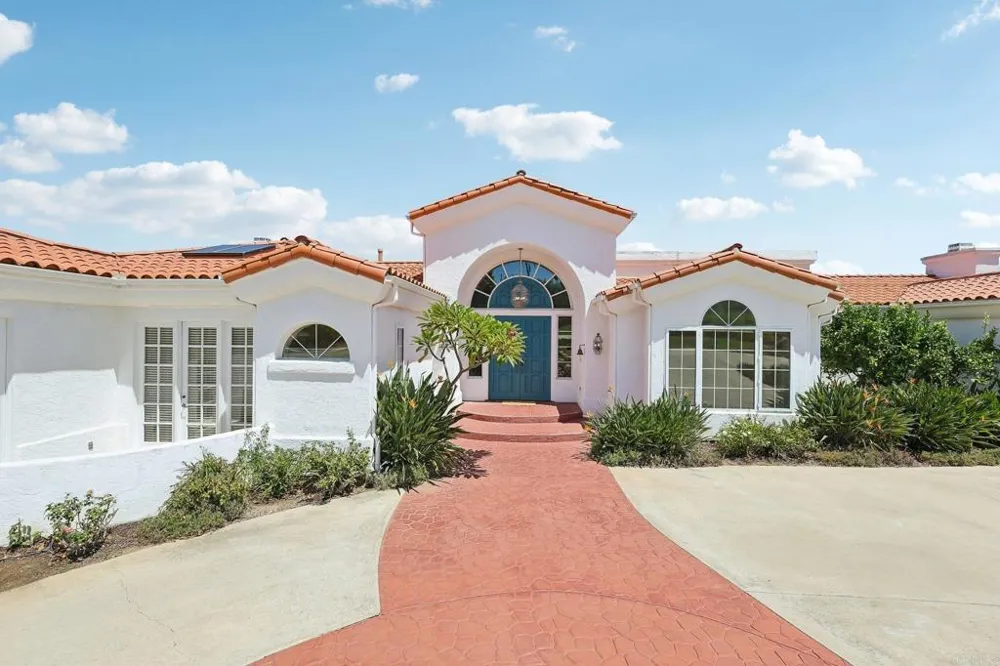 17572 Via Loma Drive Poway, CA 92064