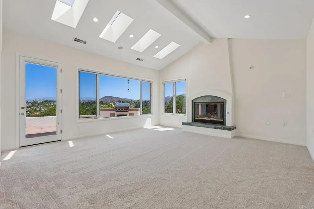 17572 Via Loma Drive Poway, CA 92064