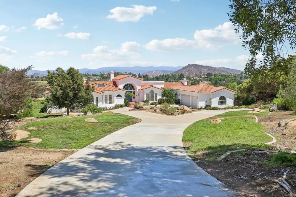 17572 Via Loma Drive Poway, CA 92064