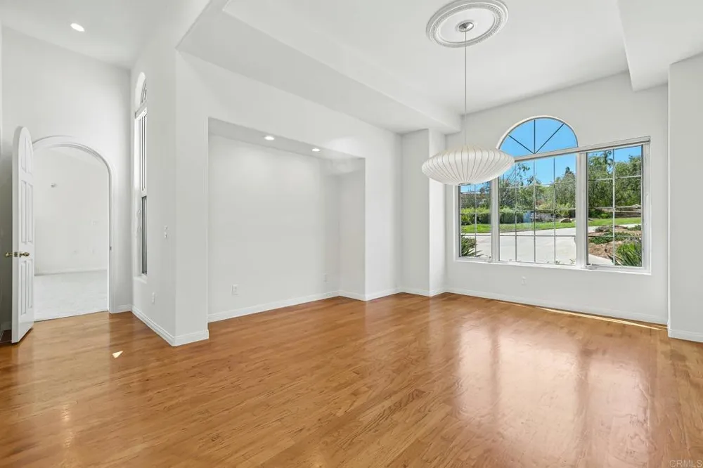 17572 Via Loma Drive Poway, CA 92064