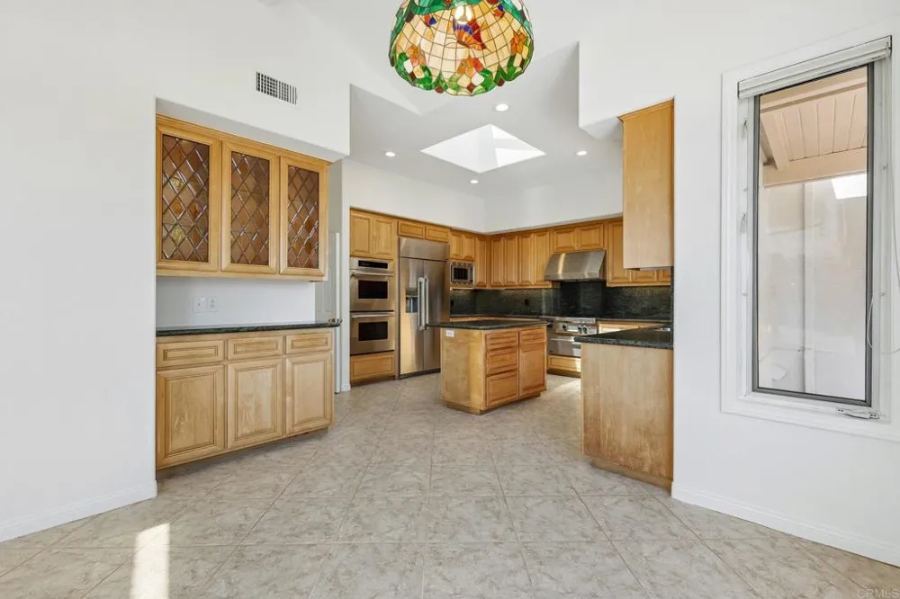 17572 Via Loma Drive Poway, CA 92064