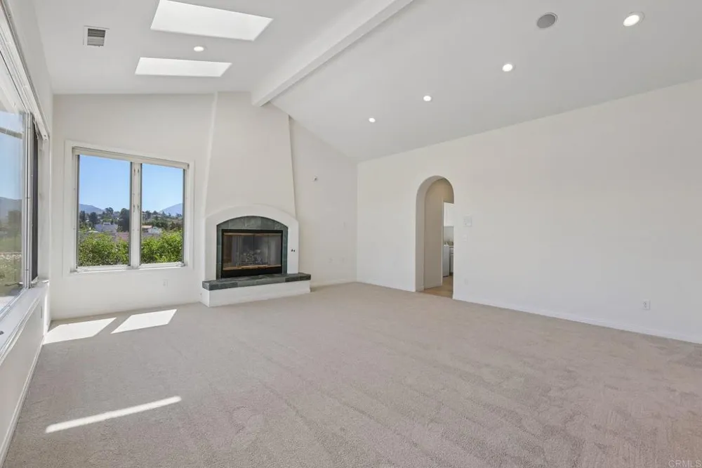 17572 Via Loma Drive Poway, CA 92064