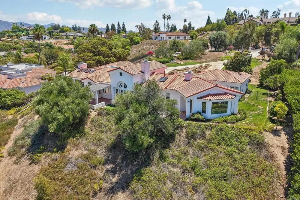 17572 Via Loma Drive Poway, CA 92064