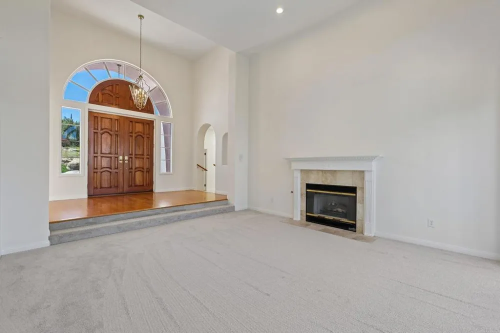 17572 Via Loma Drive Poway, CA 92064