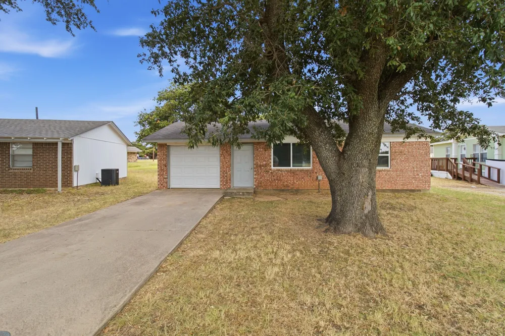 1819 Pelican W Pelican Bay, TX 76020