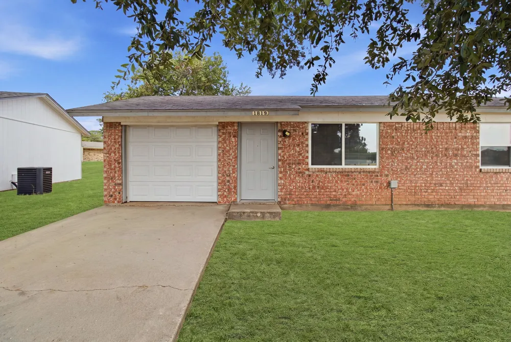 1819 Pelican W Pelican Bay, TX 76020