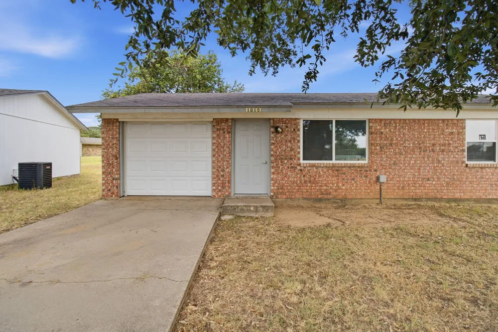 1819 Pelican W Pelican Bay, TX 76020
