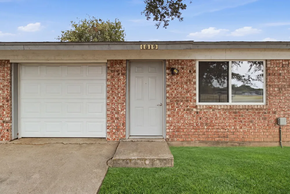 1819 Pelican W Pelican Bay, TX 76020