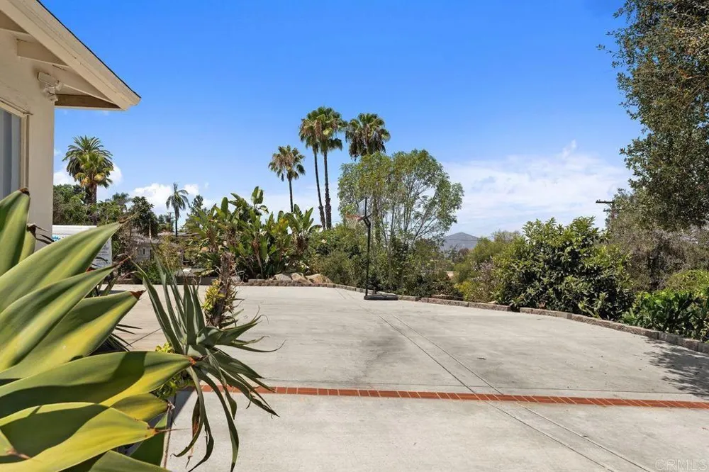9355 Fuerte Drive La Mesa, CA 91941