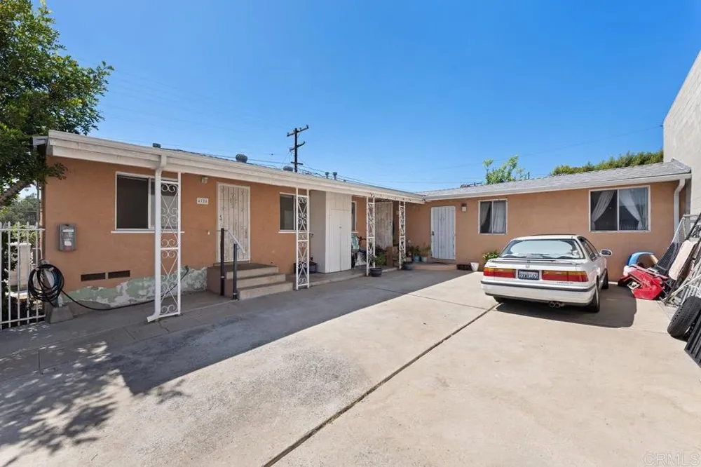 4728 Myrtle Avenue San Diego, CA 92105