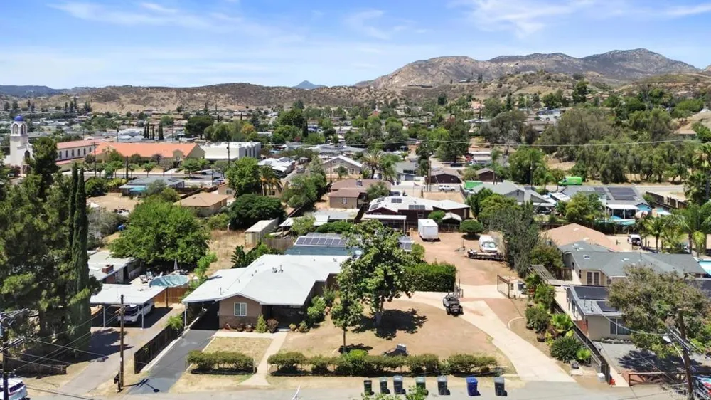 13256 Lindo Lane Lakeside, CA 92040