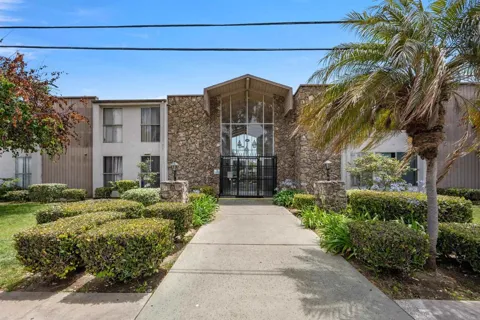 285 Moss Street #109