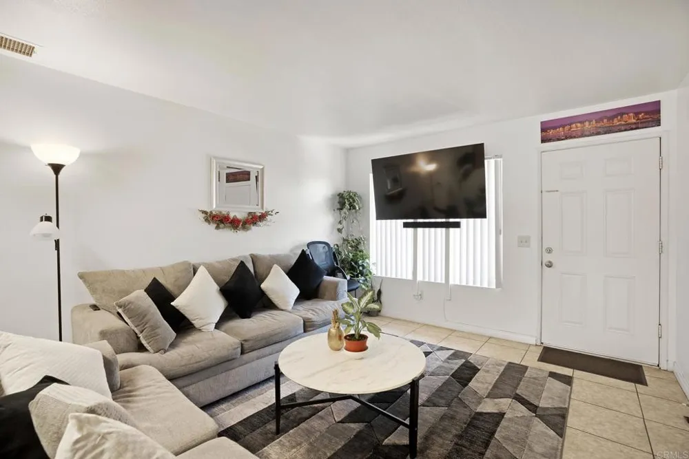 888 Cherrywood Way #14 El Cajon, CA 92021