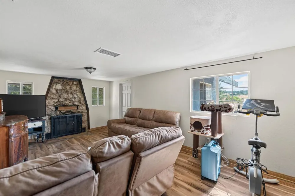 37807 Live Oak Springs Road Boulevard, CA 91905
