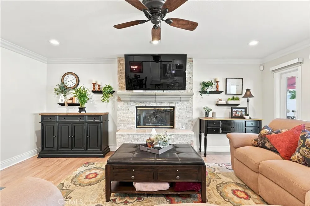 25614 Bani Lomita, CA 90717