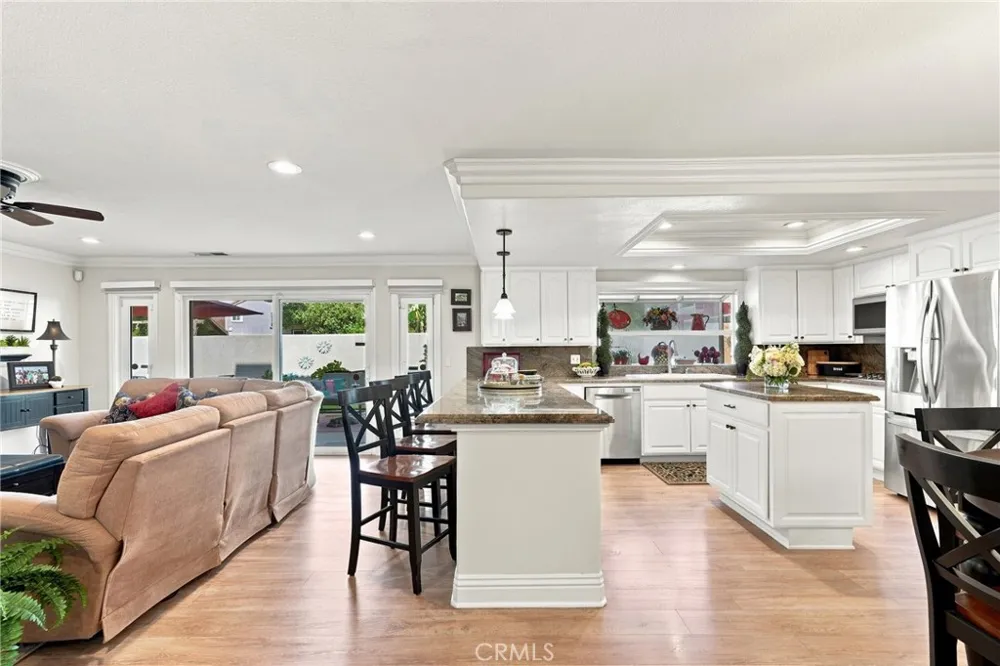 25614 Bani Lomita, CA 90717