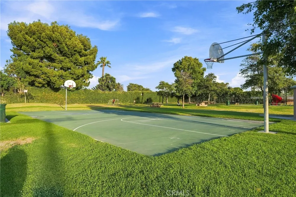 25614 Bani Lomita, CA 90717