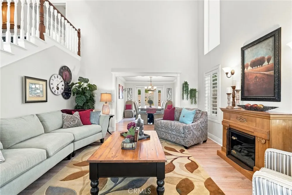 25614 Bani Lomita, CA 90717