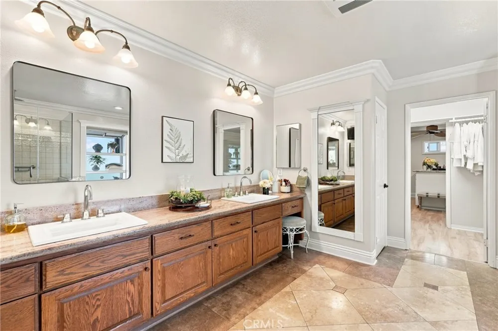 25614 Bani Lomita, CA 90717