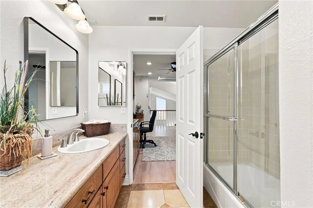 25614 Bani Lomita, CA 90717