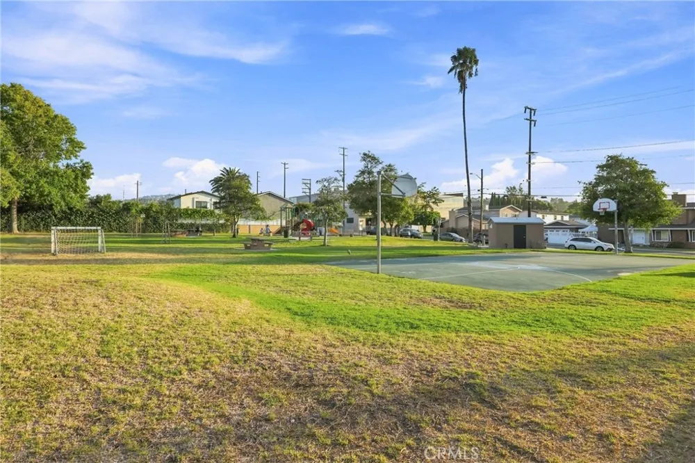25614 Bani Lomita, CA 90717
